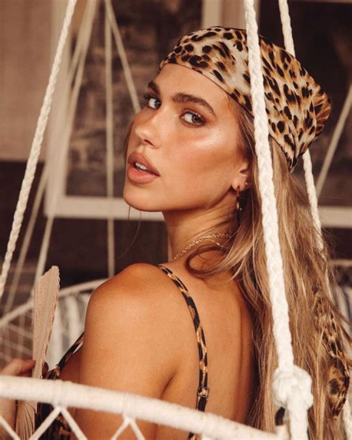 Delve Into The World Of Kara Del Toro: Instagram Icon, Fashion Trailblazer
