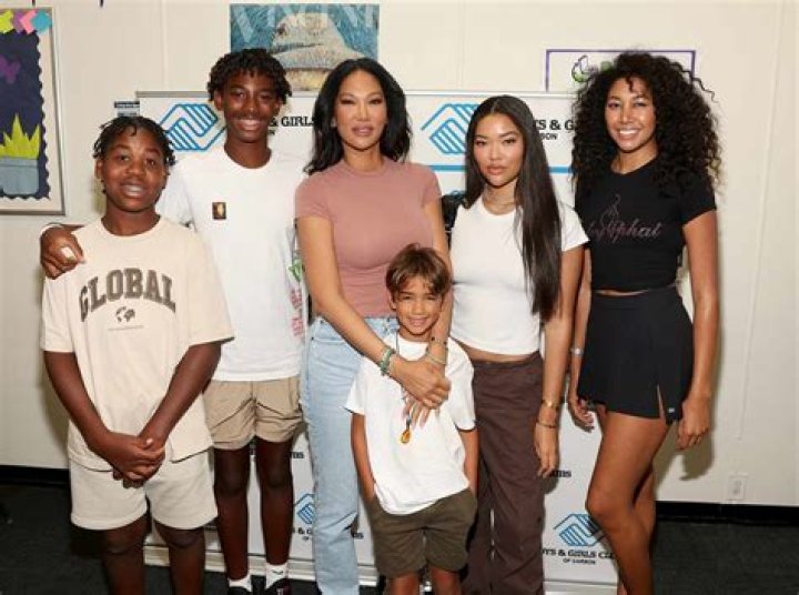 Kimora Lee Simmons Bio, Kids, Husband, Parents, Height, Ethnicity